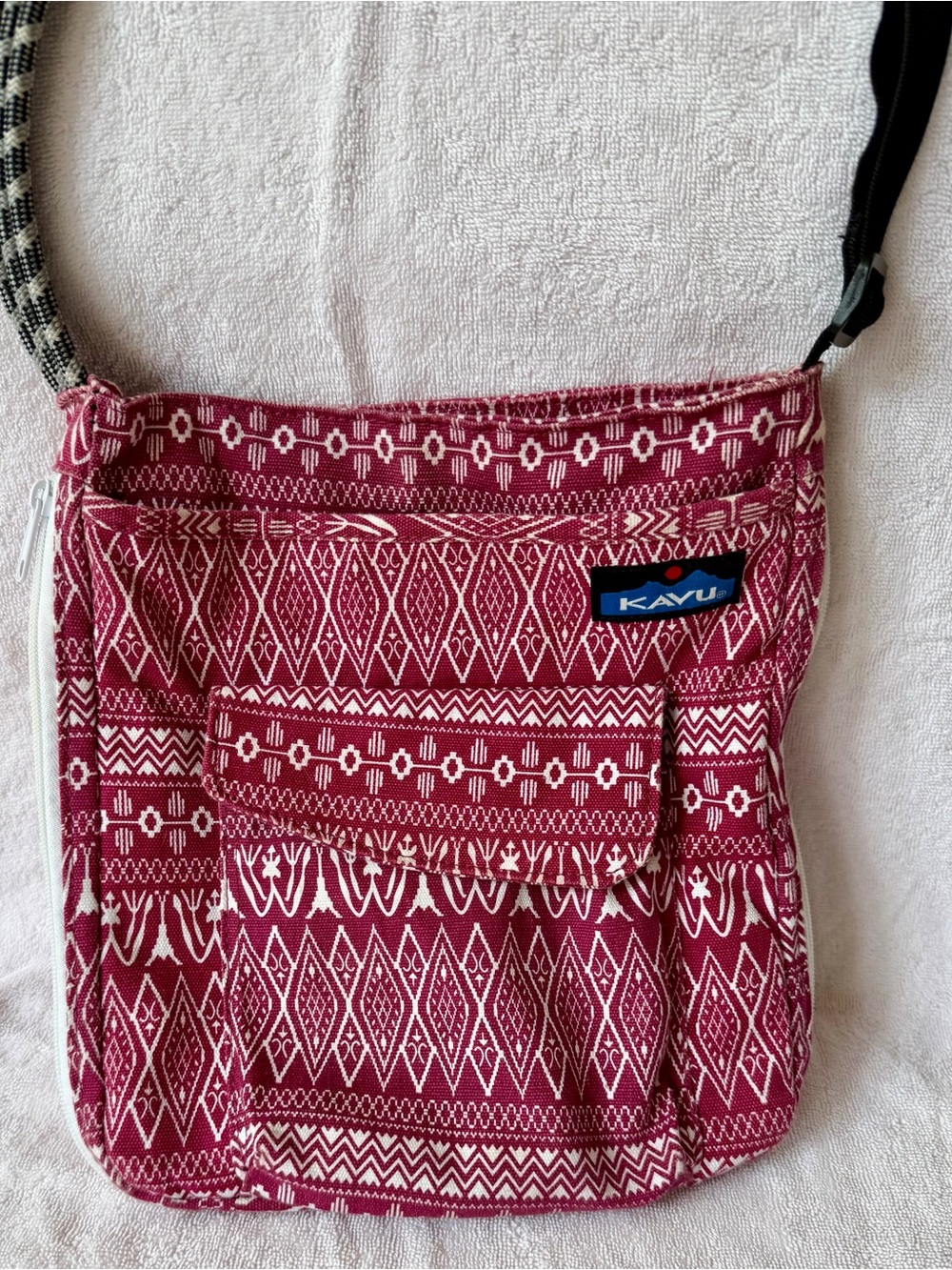 Kavu Red and White Canvas Geometric Pattern Crossbody